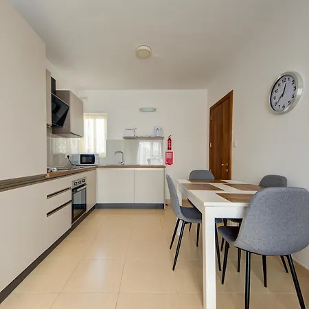 Lägenhet Stunning Penthouse With Spacious Terrace By 360 Estates Sliema