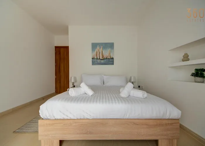 Stunning Penthouse With Spacious Terrace By 360 Estates Sliema