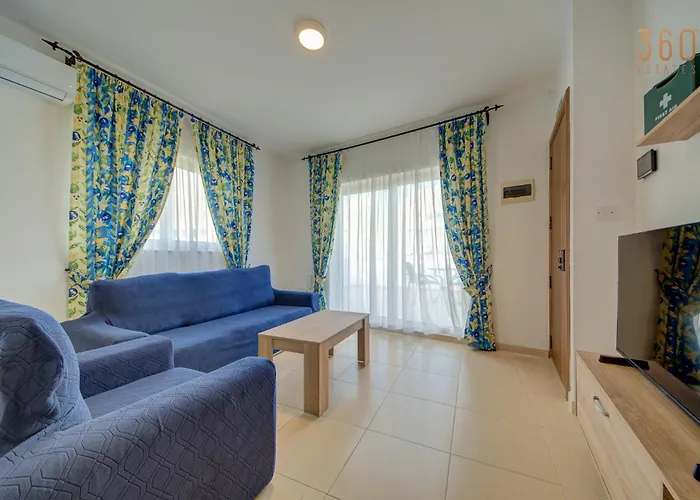 Stunning Penthouse With Spacious Terrace By 360 Estates *