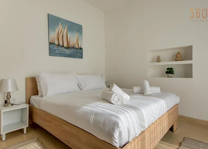 Stunning Penthouse With Spacious Terrace By 360 Estates Sliema