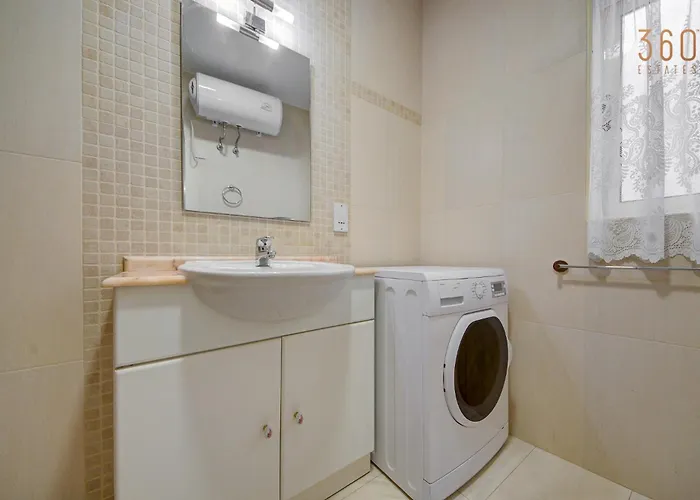 Stunning Penthouse With Spacious Terrace By 360 Estates *