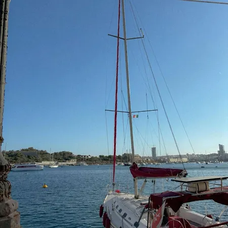 Stunning Penthouse With Spacious Terrace By 360 Estates