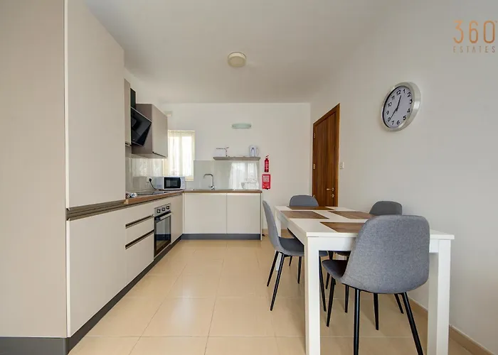 Apartman Stunning Penthouse With Spacious Terrace By 360 Estates Sliema