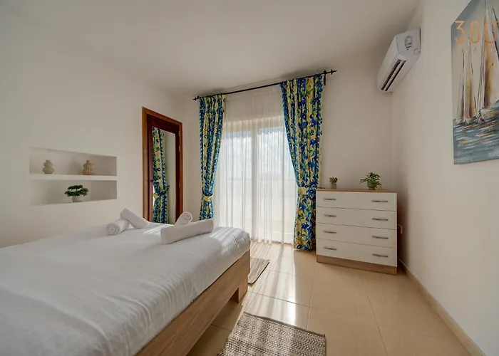 Stunning Penthouse With Spacious Terrace By 360 Estates * Sliema