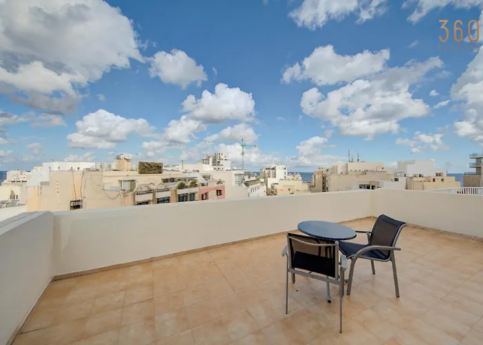 Stunning Penthouse With Spacious Terrace By 360 Estates Sliema